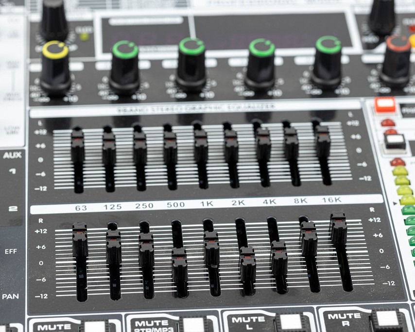 What can you do with online DJ mixers?