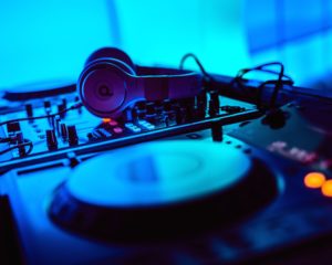 Who is DJ Marshmello? 5