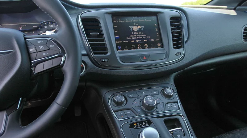 How to Avoid Common Problems With a 2015 Chrysler 200 Radio