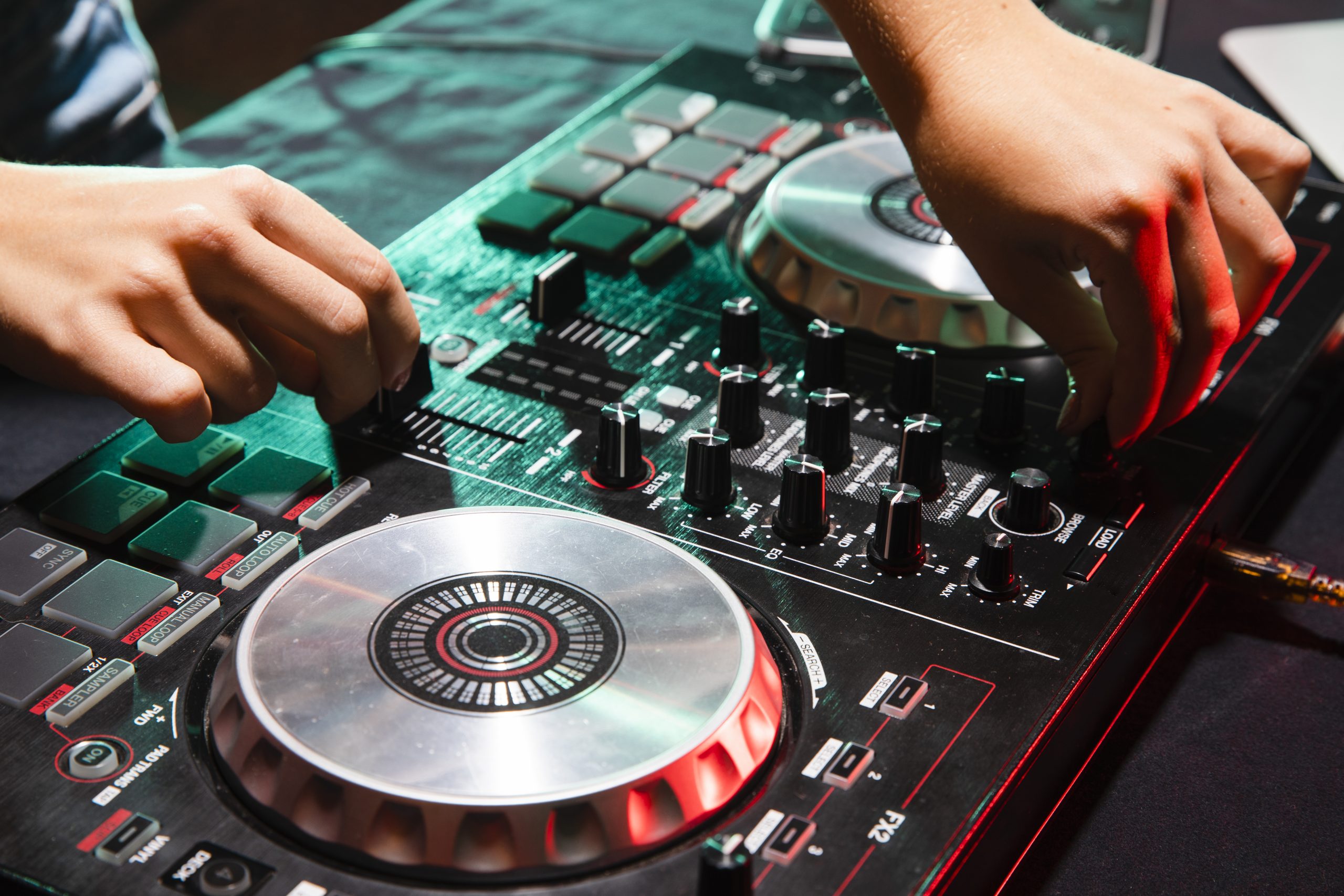 Best-Beginner-DJ-Mixer